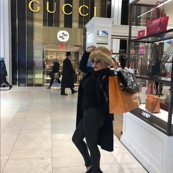 And soo happy with my authentic Gucci Perl belt 😍 - Picture 2 of 6